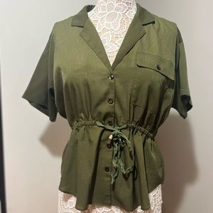 🍃UO Army Green & Gold Detailed Waist Scrunched Blouse🍃